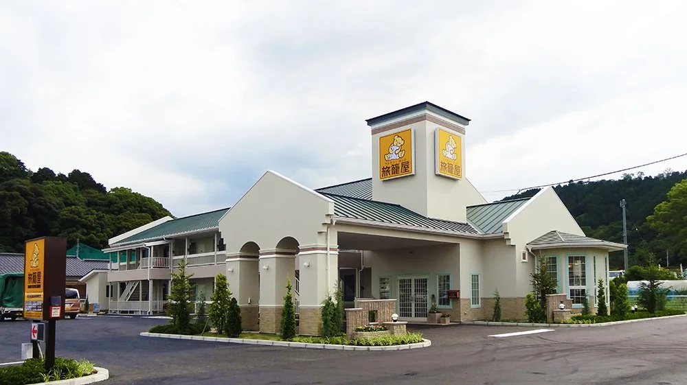 ファミリーロッジ旅籠屋 新居浜店：ファミリーロッジ旅籠屋 新居浜店の外観