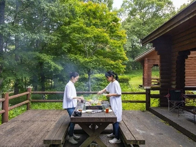 休暇村帝釈峡:テラスでは、BBQがお楽しみいただけます。(5人用コテージ)