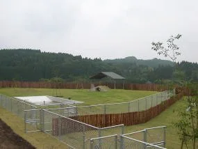 ドッグラン ワンパーク砦(ジョン&メリー):ドッグラン(写真右下は小型犬エリア)