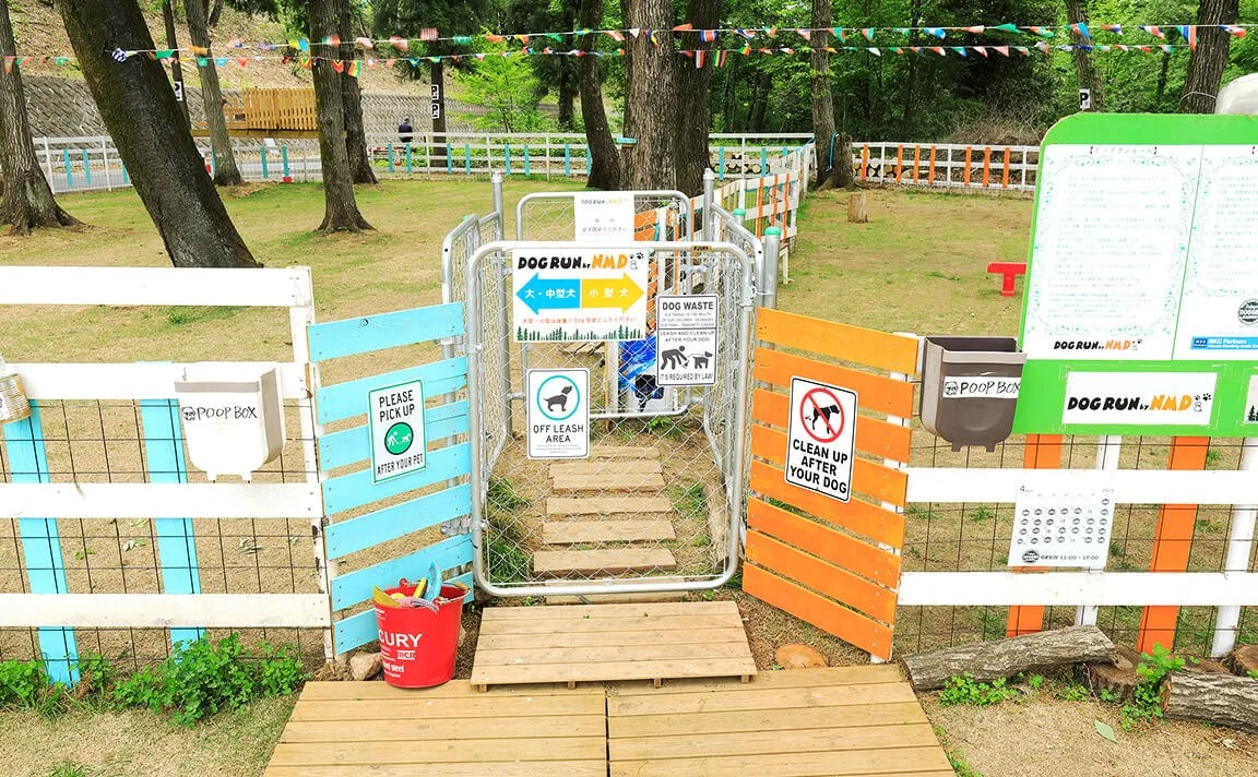 Tokyo DOGGIES GARDEN(東京ドギーズガーデン):ドッグラン ゲートの写真